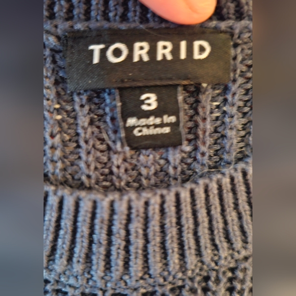 Open Lace Up Arm Sweater - Picture 3 of 7